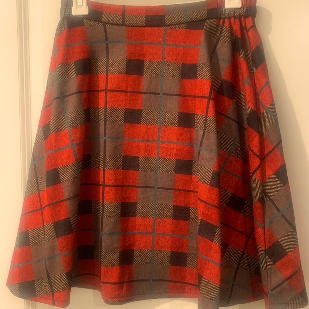 Cute & flattering Plaid Skirt